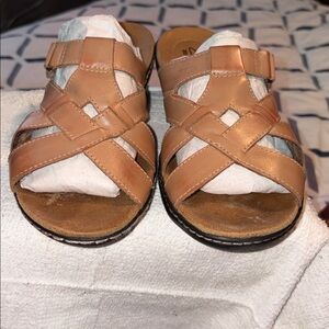 Clark’s  Nice and Comfy tan color Leather Sandals